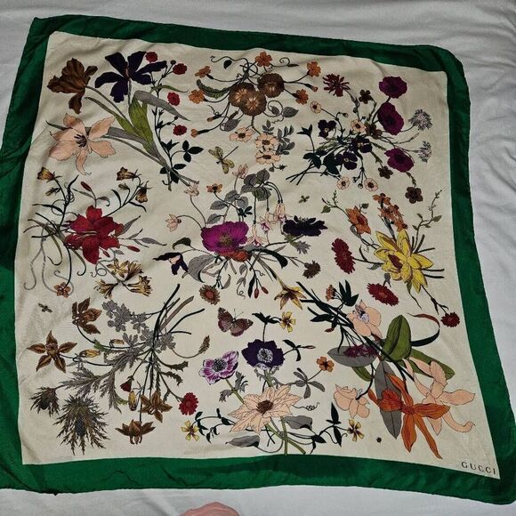 GUCCI Silk Flora Gothic Square Scarf Ivory Dark Green - Picture 4 of 6